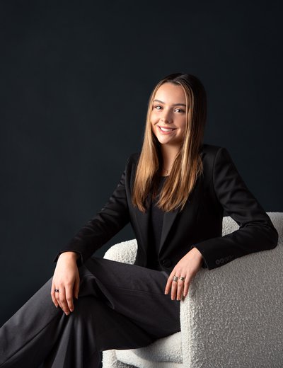 Agent Hilliary Dummett from Richmond