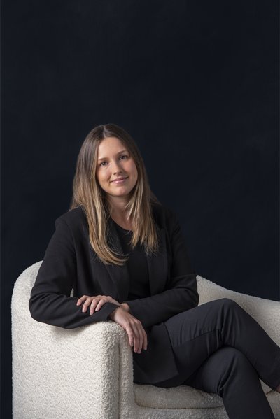 Agent Molly Dillon from Elwood