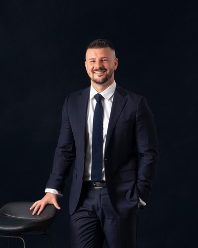 Agent Steven Biggins from Glen Eira